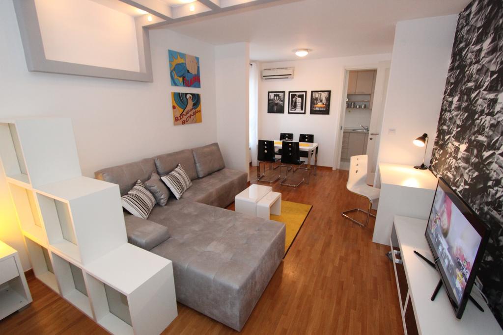 New Neven, Parking 5 Evra Dan Apartment