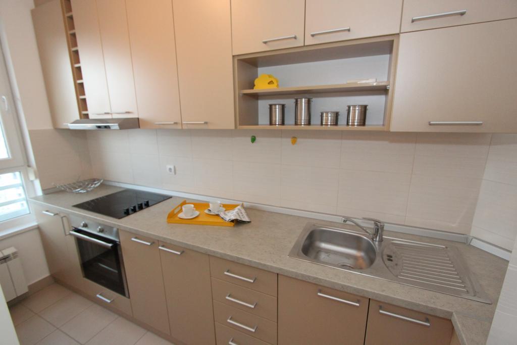 Apartment New Neven, Parking 5 Evra Dan *